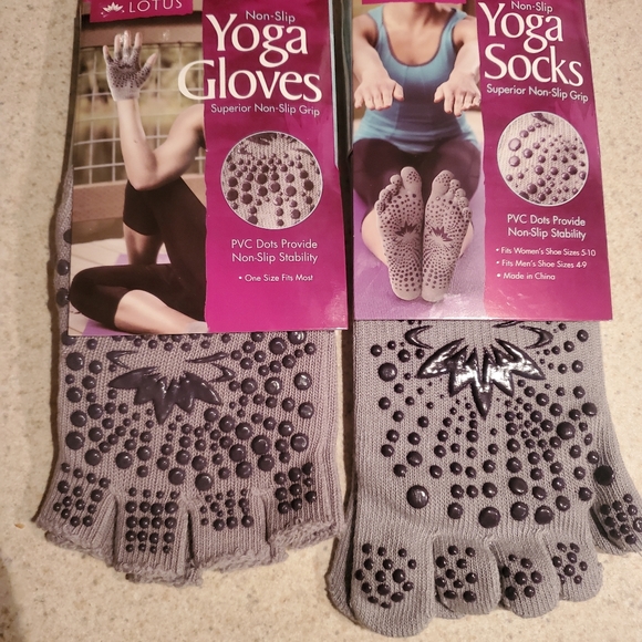 Yoga Socks & Gloves Set - Picture 1 of 2